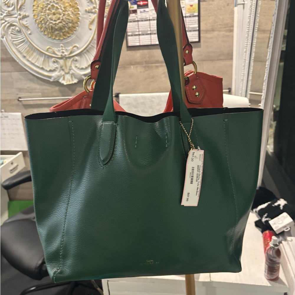 Coach Green Leather Tote Bag with Structured Design